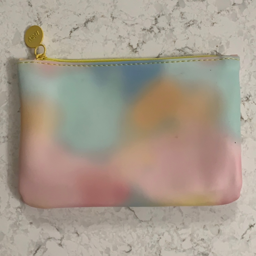 NWOT Cotton Candy Zippered Makeup Pouch by Ipsy.